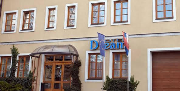 Hotel Dream Trnava Eksteriør billede